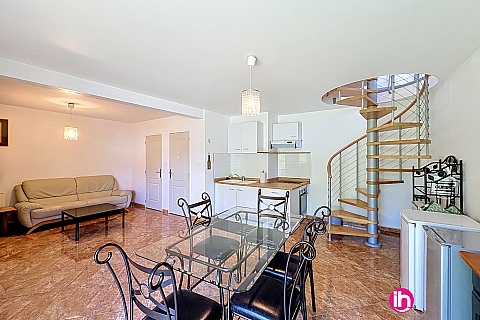 Location pour salarié en déplacement de meublé : BUGEY : Maison 4 Pers. | 2 lits doubles | Terrasse & Jardin | Proche Bugey & Plaine de l'Ain