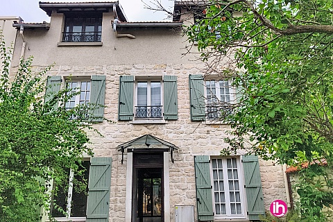 Location pour salarié en déplacement de meublé : POISSY Grande maison de caractère avec jardin – 15 voyageurs